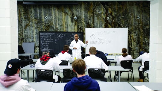  Laurentian University students in an engineering class